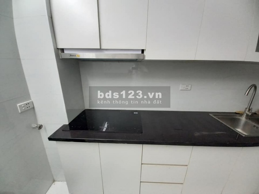 Nhà đẹp lô góc 3 mặt thoáng, ngõ thông sát phố giá chỉ 2.65. tỷ, lh 0945820099