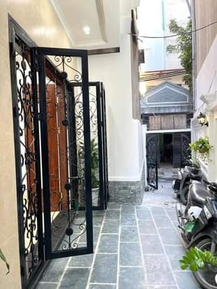 Bán Nhà Bùi Ngọc Dương 5 tầng đúc, ô tô đỗ cổng, kinh doanh văn phòng, dt 37m2, giá 5.2 tỷ Hai Bà Trưng