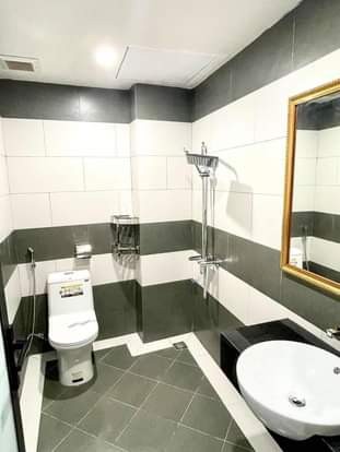 Bán Nhà Bùi Ngọc Dương 5 tầng đúc, ô tô đỗ cổng, kinh doanh văn phòng, dt 37m2, giá 5.2 tỷ Hai Bà Trưng