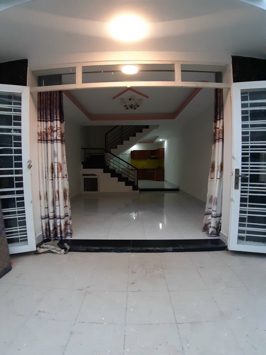 Bán nhành nguyên căn nhà hẻm 6m đường Phú Thuận, DTSD 240 m2, 3 lầu, Giá: 7,4 tỷ