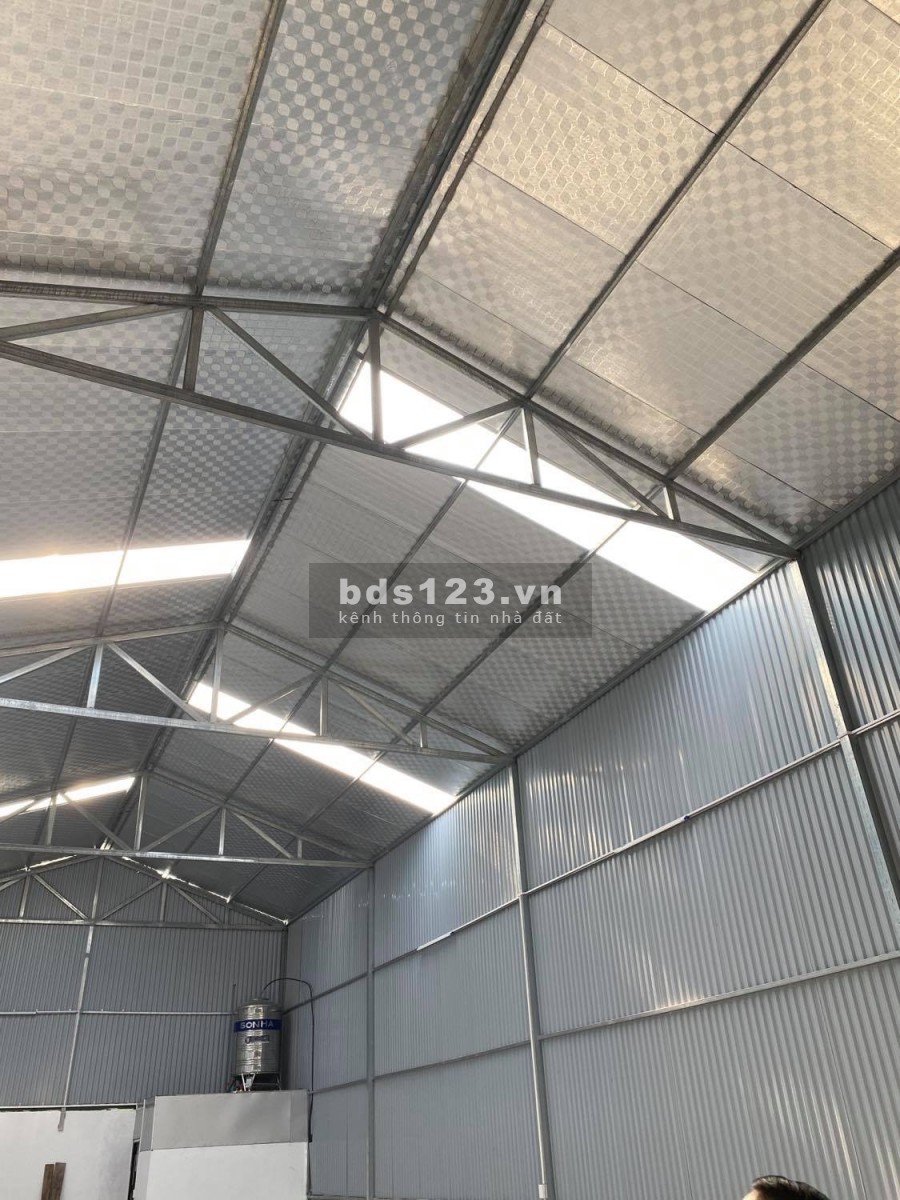 Cho thuê 255m2 đất, kho xưởng khu 31ha Trâu Quỳ đường to. lh 0982852808