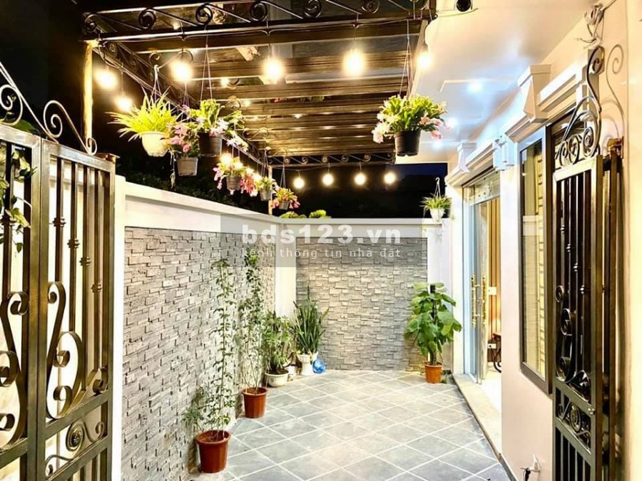 Hẻm xe hơi. 6m cần bán nhà 3 tầng dt 90m2 giá chỉ 10 tỷ thương lượng, Quận Bình Thạnh
