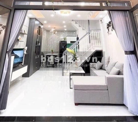 Bán nhà nguyên căn Bồ Đề ở sướng, 5 tầng kiên cố, dt 39m2, giá nhỉnh 3 tỷ