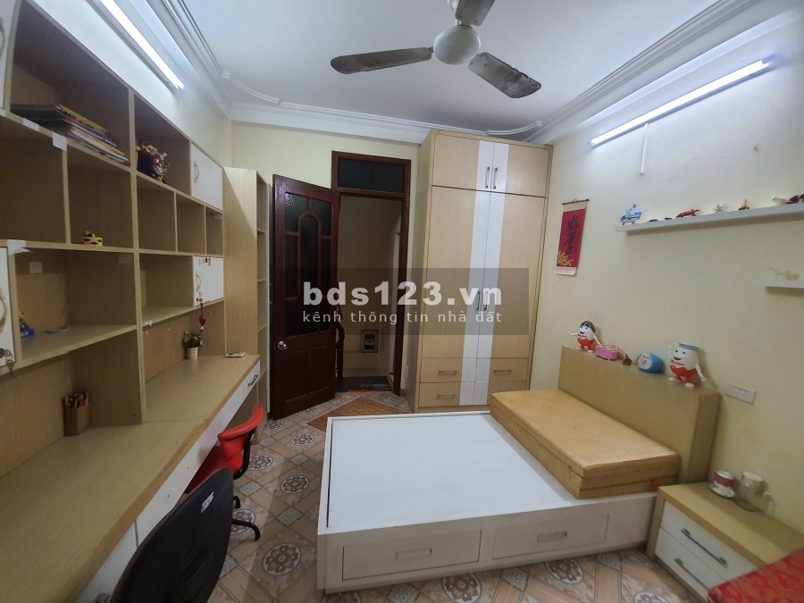 Bán nhà Đại La, gần 2 tỷ nhà 5 Tầng Sổ Riêng, trung tâm quận Hai Bà Trưng