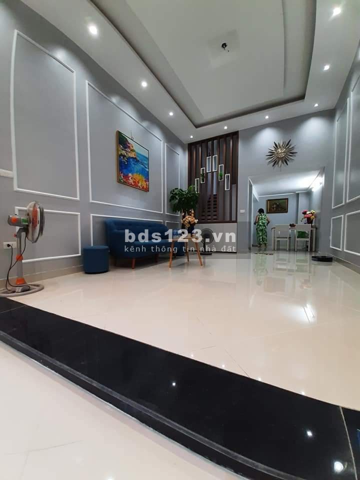 45m2 x 5 tầng SIÊU VIP, mt 4m ngay ngã tư Sở, giá 4.7 tỷ, 0988623934