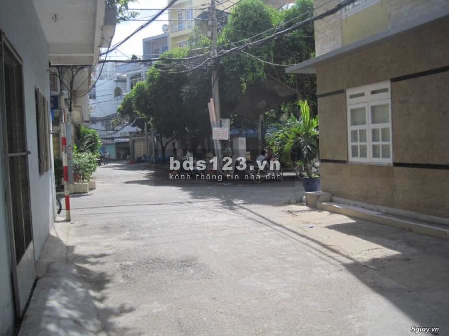 Cho thuê nhà Hoàng Quốc Việt, Cầu Giấy.Dt: 50m,4,5 tầng, mt: 5m. Giá: 15tr