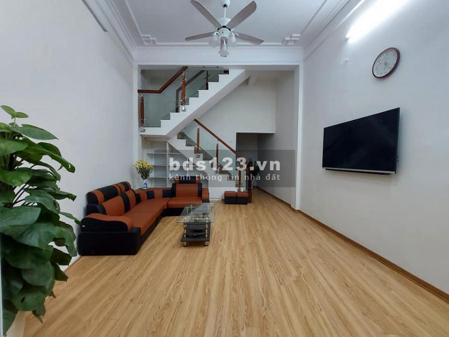 Bán nhà phố Minh Khai, đẹp, nở hậu, diện tích 52m2, nhỉnh 3 tỷ, sổ đỏ chính chủ