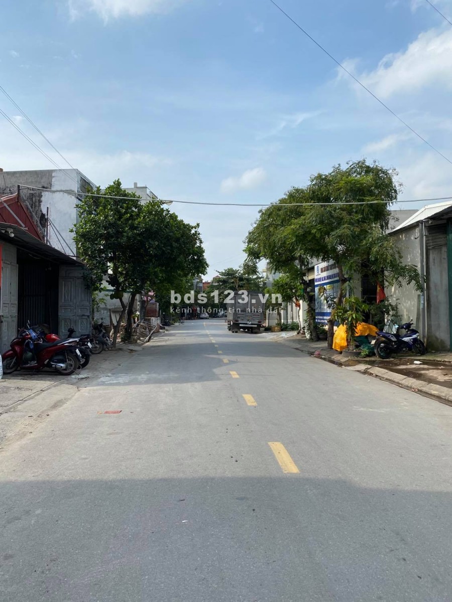 Cho thuê 255m2 đất, kho xưởng khu 31ha Trâu Quỳ đường to. lh 0982852808