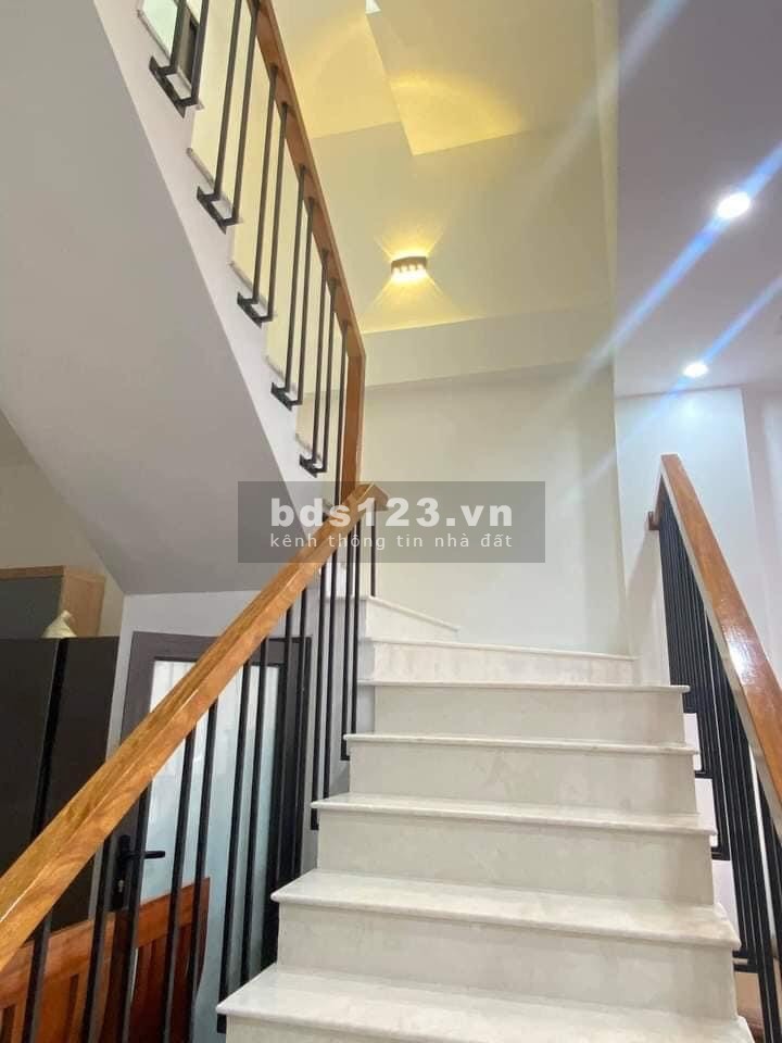 Bán nhà nguyên căn Bồ Đề ở sướng, 5 tầng kiên cố, dt 39m2, giá nhỉnh 3 tỷ