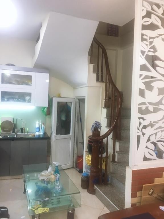 Bán nhà phân lô Tôn Thất Tùng 31m2 6 tầng sổ đỏ đẹp 3,5 tỷ