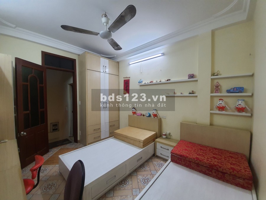 Bán nhà Đại La, gần 2 tỷ nhà 5 Tầng Sổ Riêng, trung tâm quận Hai Bà Trưng