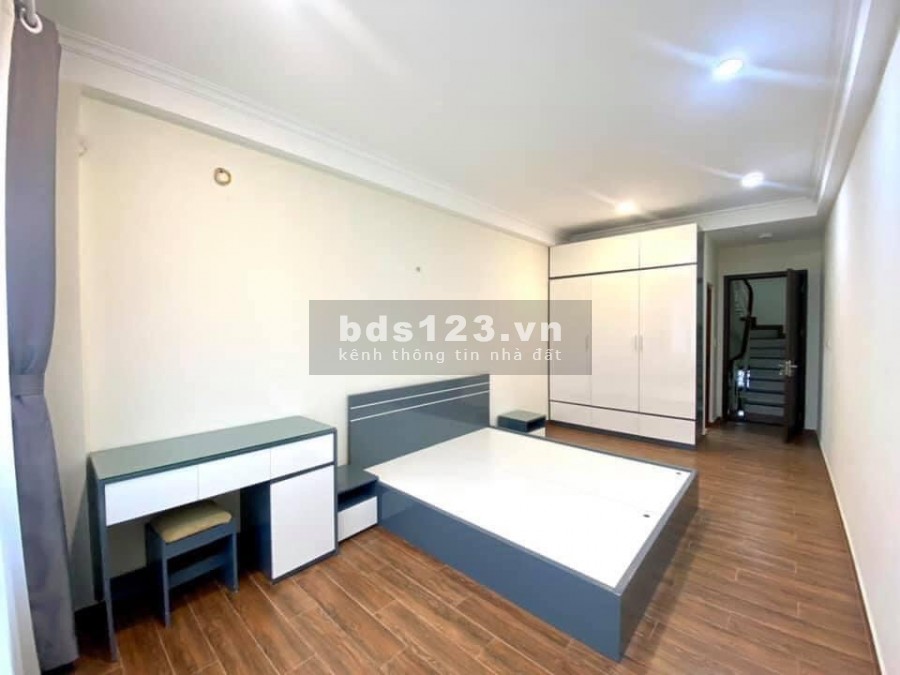 Bán nhà nguyên căn Bồ Đề ở sướng, 5 tầng kiên cố, dt 39m2, giá nhỉnh 3 tỷ