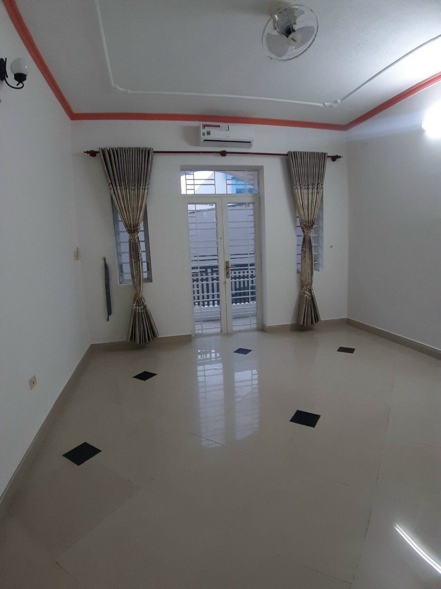 Bán nhành nguyên căn nhà hẻm 6m đường Phú Thuận, DTSD 240 m2, 3 lầu, Giá: 7,4 tỷ