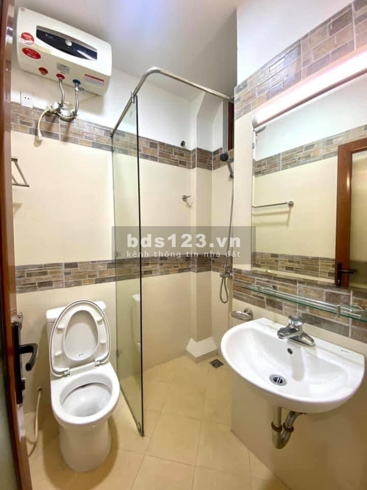 Bán nhà nguyên căn Bồ Đề ở sướng, 5 tầng kiên cố, dt 39m2, giá nhỉnh 3 tỷ