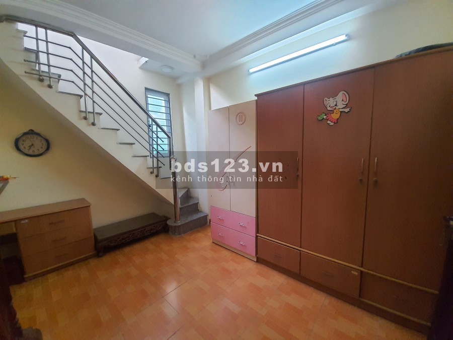 Bán nhà Đại La, gần 2 tỷ nhà 5 Tầng Sổ Riêng, trung tâm quận Hai Bà Trưng