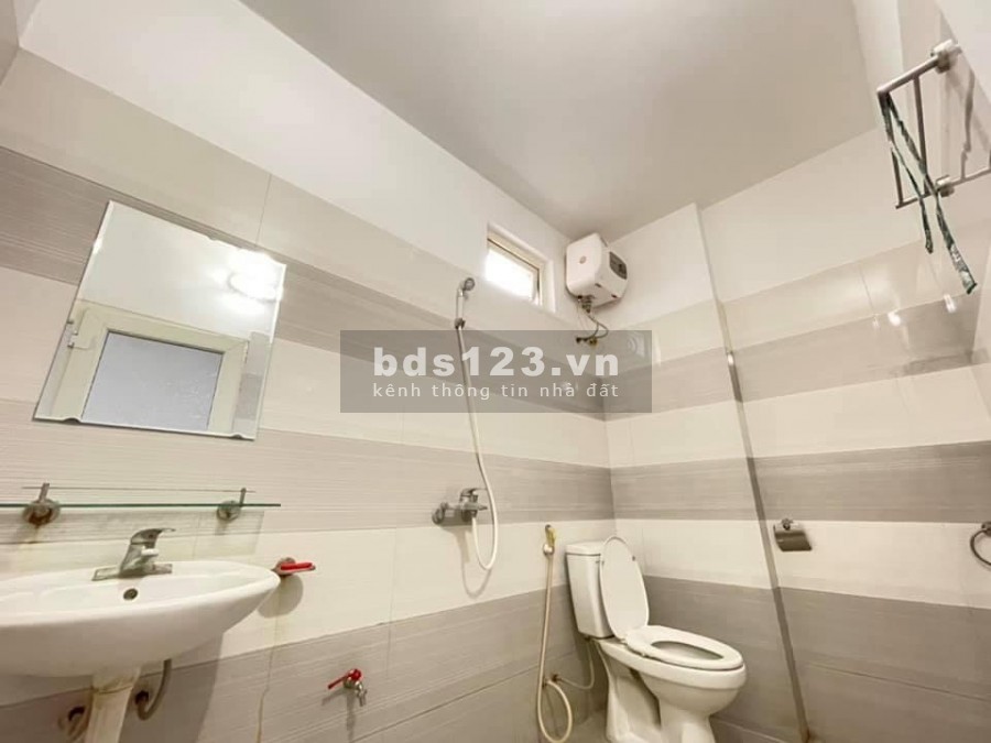 Chỉ 3.1 tỷ có nhà đẹp gần Hồ Tây, cách ô tô 5m, nhà mới 5 tầng, mt 8m siêu rộng