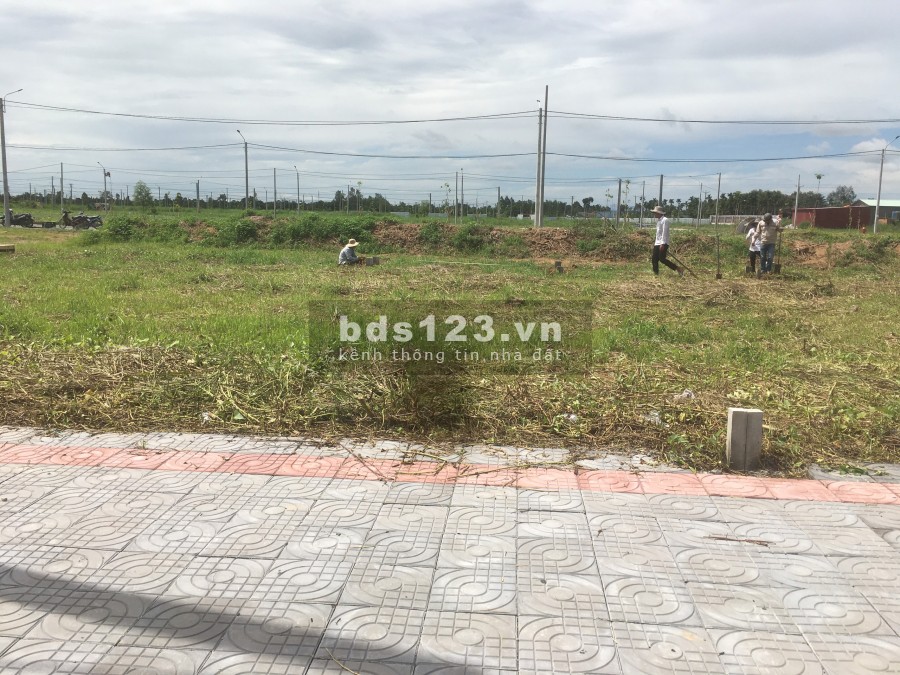 Cần bán nền góc, đối diện Trung tâm thương mại giá góc chủ đầu tư