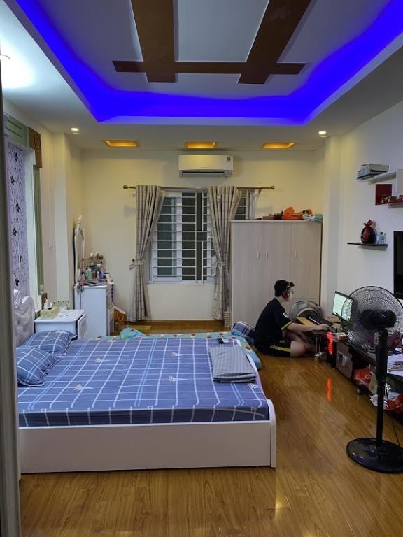 Bán nhà phân lô Tôn Thất Tùng 31m2 6 tầng sổ đỏ đẹp 3,5 tỷ