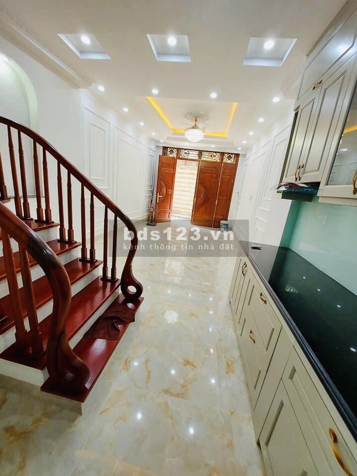 Ô tô đỗ cửa nhà gần phố, 15m ô tô tránh nhà nguyên căn mới 5 tầng, Giá 3.3 tỷ