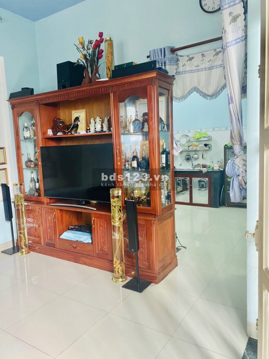 Bán nhà sổ riêng 6x25m gần chợ Phú Thọ giá 2ty8m hướng Tây Nam