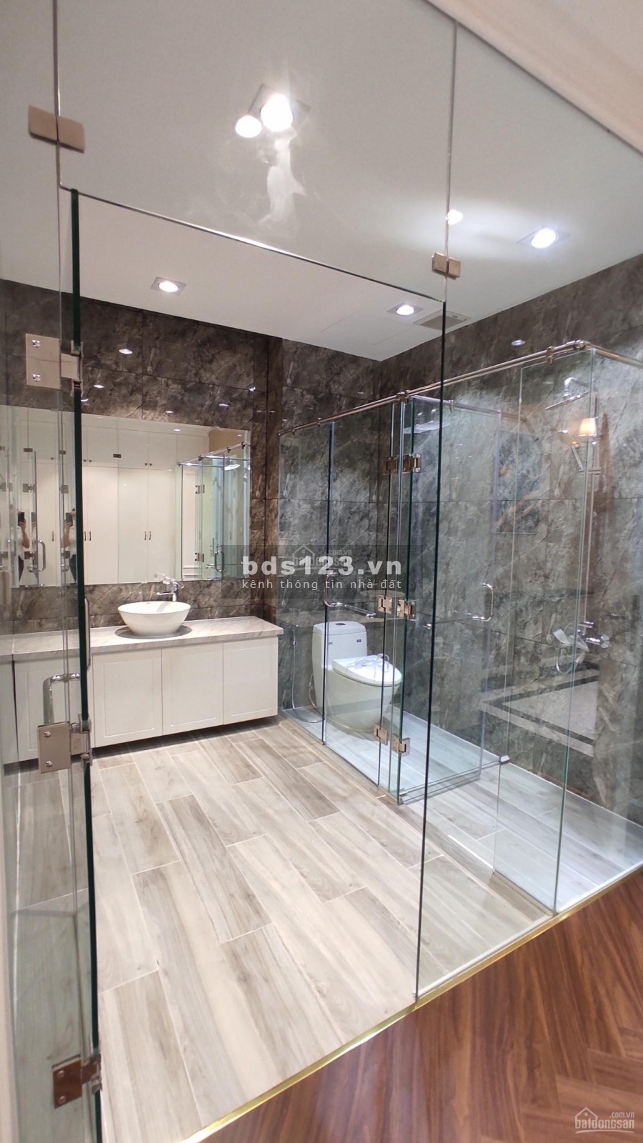 Bán nhà phố kiểu Pháp trung tâm chợ vào kinh doanh, ở ngay, còn 2 suất nội bộ