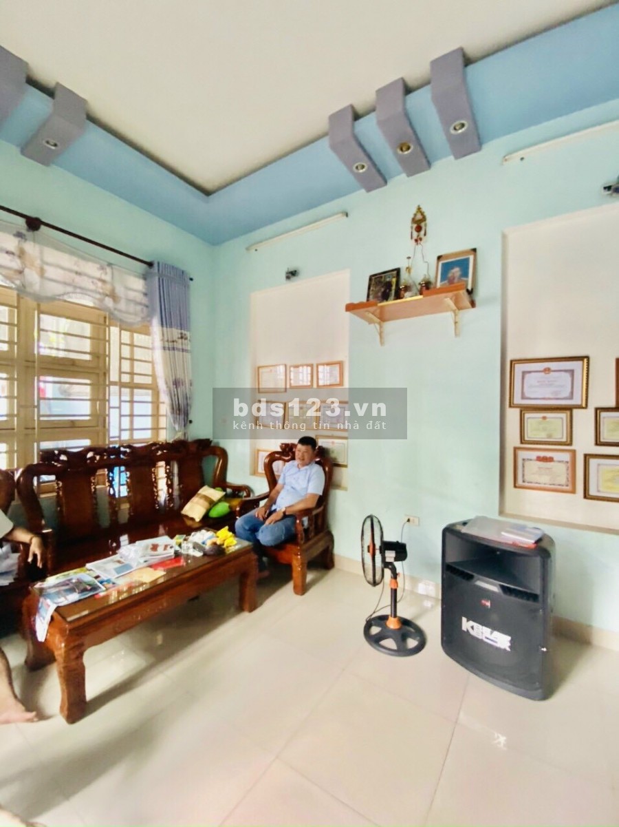 Bán nhà sổ riêng 6x25m gần chợ Phú Thọ giá 2ty8m hướng Tây Nam
