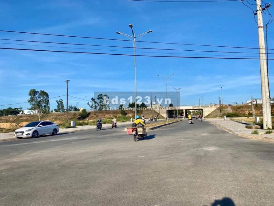 Bán lô đất mặt tiền Lý Thường Kiệt, phường Hoà Thuận, thành phố Tam Kỳ, đường lớn 30m