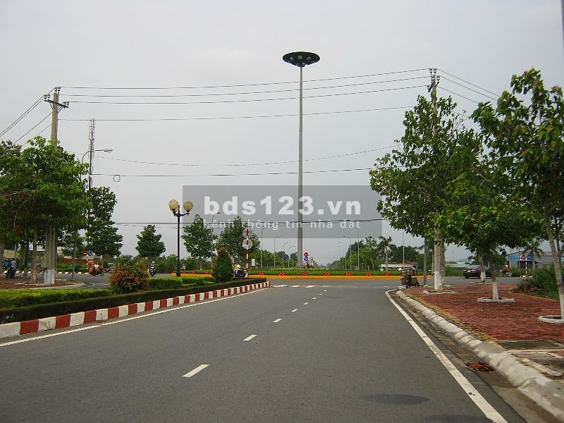Cần tiền trả nợ ngân hàng mùa dịch bán nhanh lô góc TT Long Điền