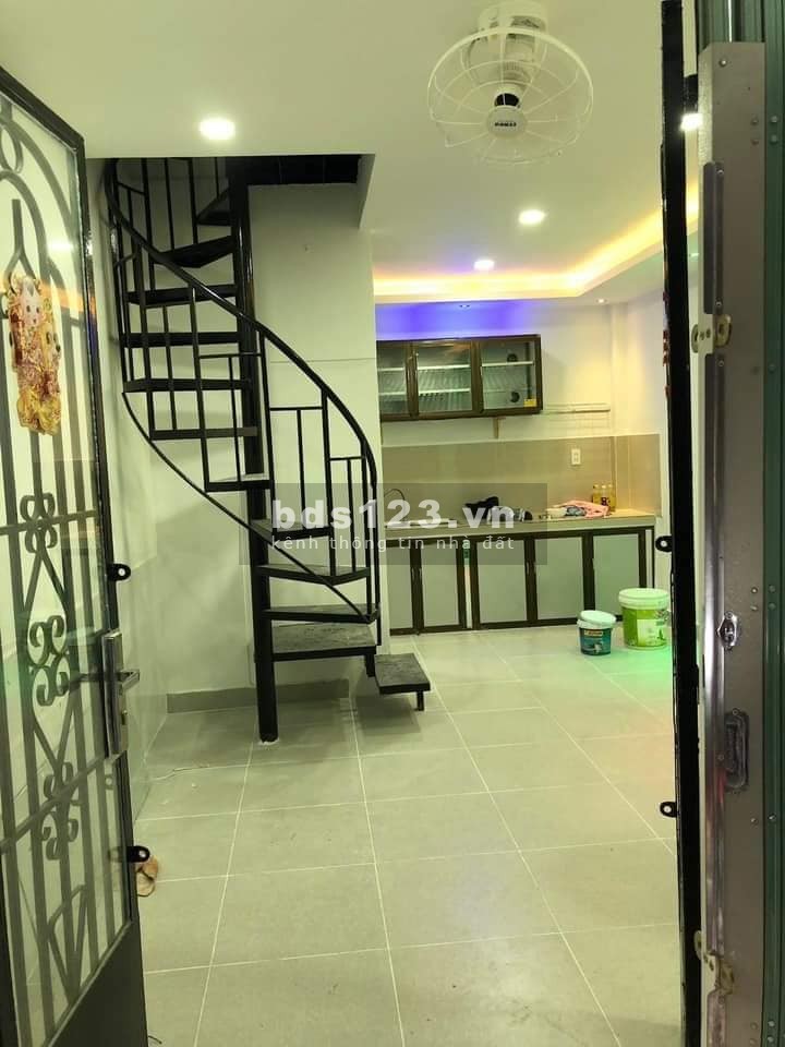 BÁN GẤP Nhà quận Tân Phú giá cực rẻ - Chỉ 2.2 tỷ.