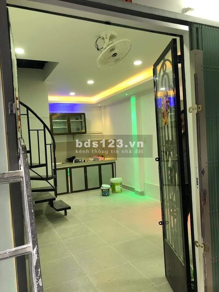 BÁN GẤP Nhà quận Tân Phú giá cực rẻ - Chỉ 2.2 tỷ.