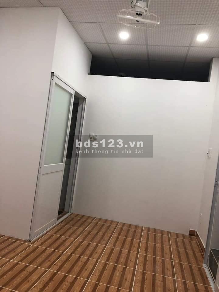 BÁN GẤP Nhà quận Tân Phú giá cực rẻ - Chỉ 2.2 tỷ.