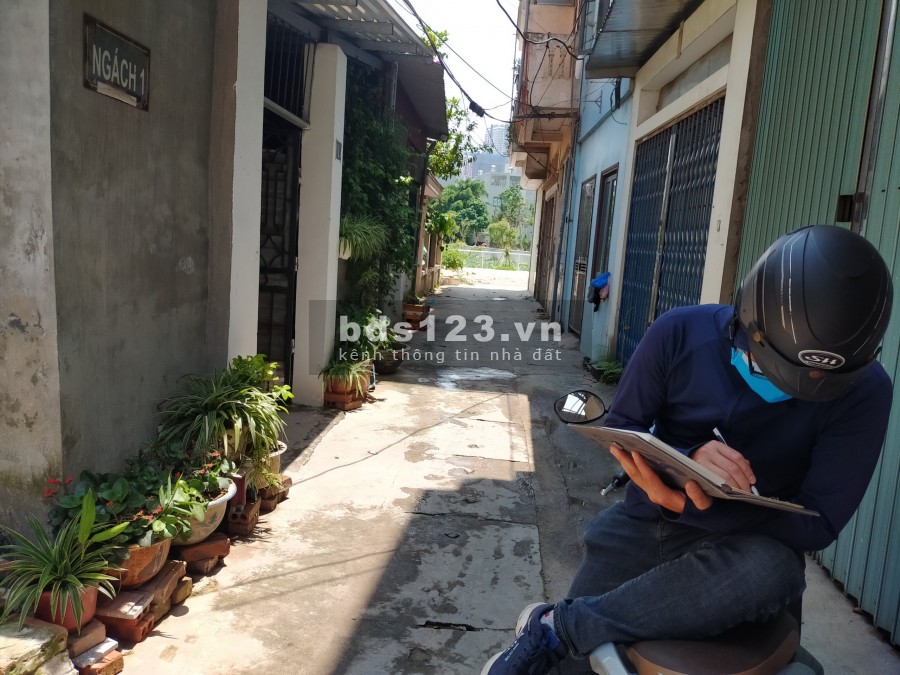 Bán nhà 3 tầng, đường Lê Trọng Tấn, ô tô đỗ cửa, dt 50m2, giá 3.9 tỷ