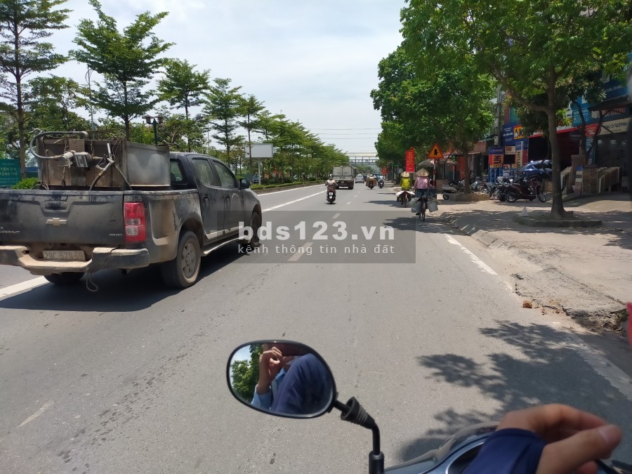 Bán nhà 3 tầng, đường Lê Trọng Tấn, ô tô đỗ cửa, dt 50m2, giá 3.9 tỷ