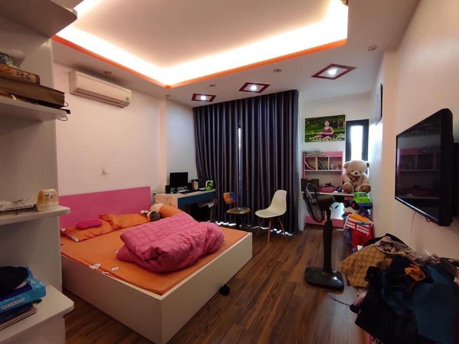 Nhà nguyên căn ở Ô Cách Việt Hưng, Hà Nội, cực hiếm, giá 6 tỷ, dtsd 78m2, có gara