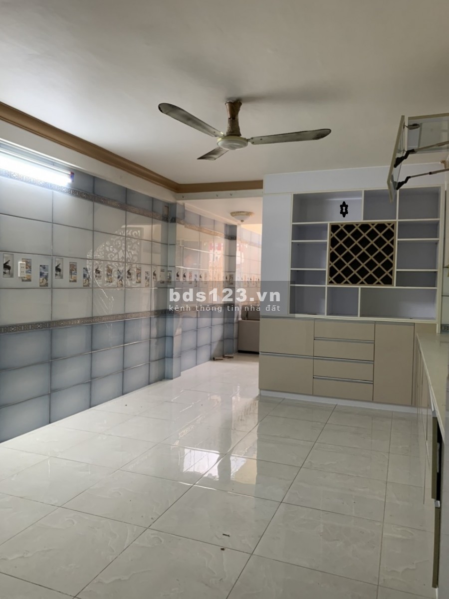 Nhà đường Lê Niệm, trệt, lầu, sân thượng, 3 PN, 3WC, khu dân cư đường Lê Sao