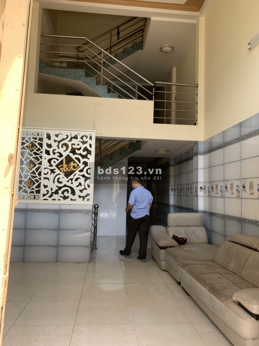 Nhà đường Lê Niệm, trệt, lầu, sân thượng, 3 PN, 3WC, khu dân cư đường Lê Sao