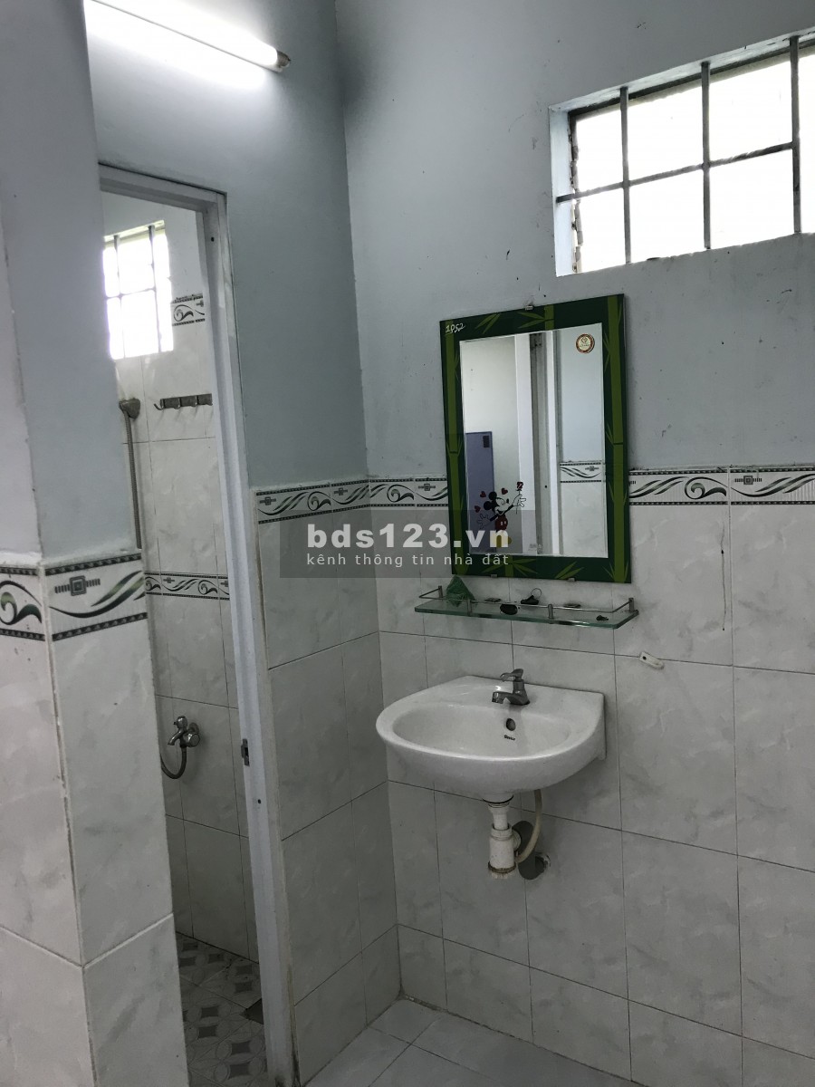 Cần bán nhà gấp Vĩnh Lộc B giá 2 tỷ, huyện Bình Chánh, 2 tầng