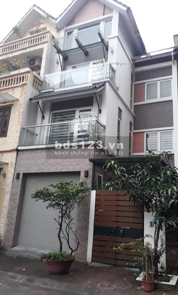 Bán ccmn đường Hoàng Cầu 6 tầng thang máy, 18 phòng, diện tích 98m, Giá 9.9 tỷ
