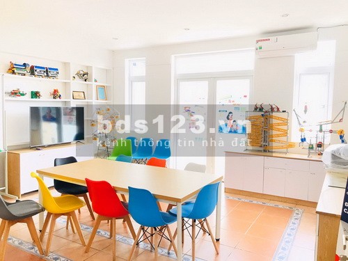 Nhà phố xinh 3 lầu ST mặt tiền 150 Đường số 79, p Tân Quy, Quận 7