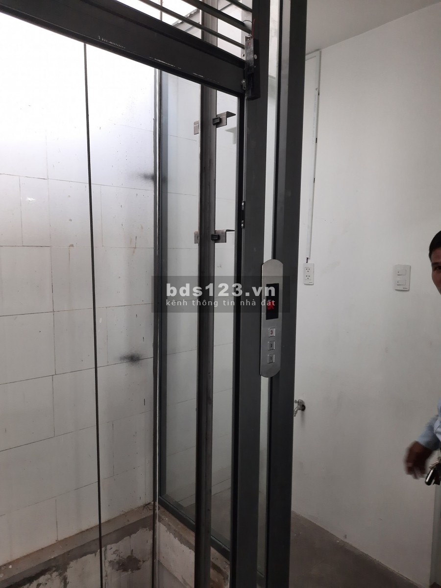 Bán nhà hẻm 7M thông hẻm Phan Huy Ích dt 60m2 có thang máy