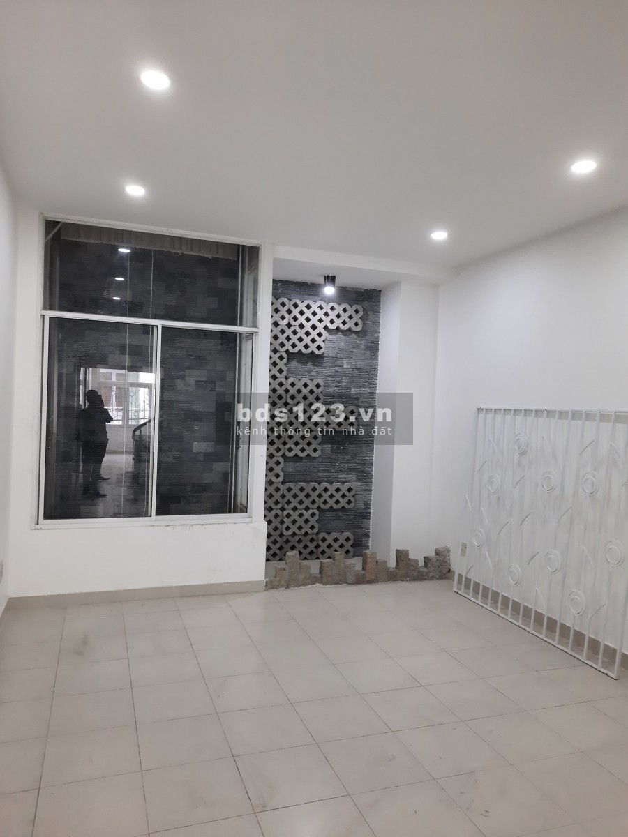 Bán nhà hẻm 7M thông hẻm Phan Huy Ích dt 60m2 có thang máy