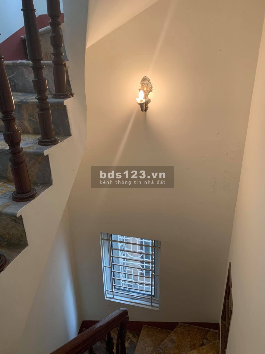 Chính chủ cần bán nhà ngõ 183 Vũ Tông Phan, 50m2 *4T,cách MP 20m, giá 4,2 tỷ.
