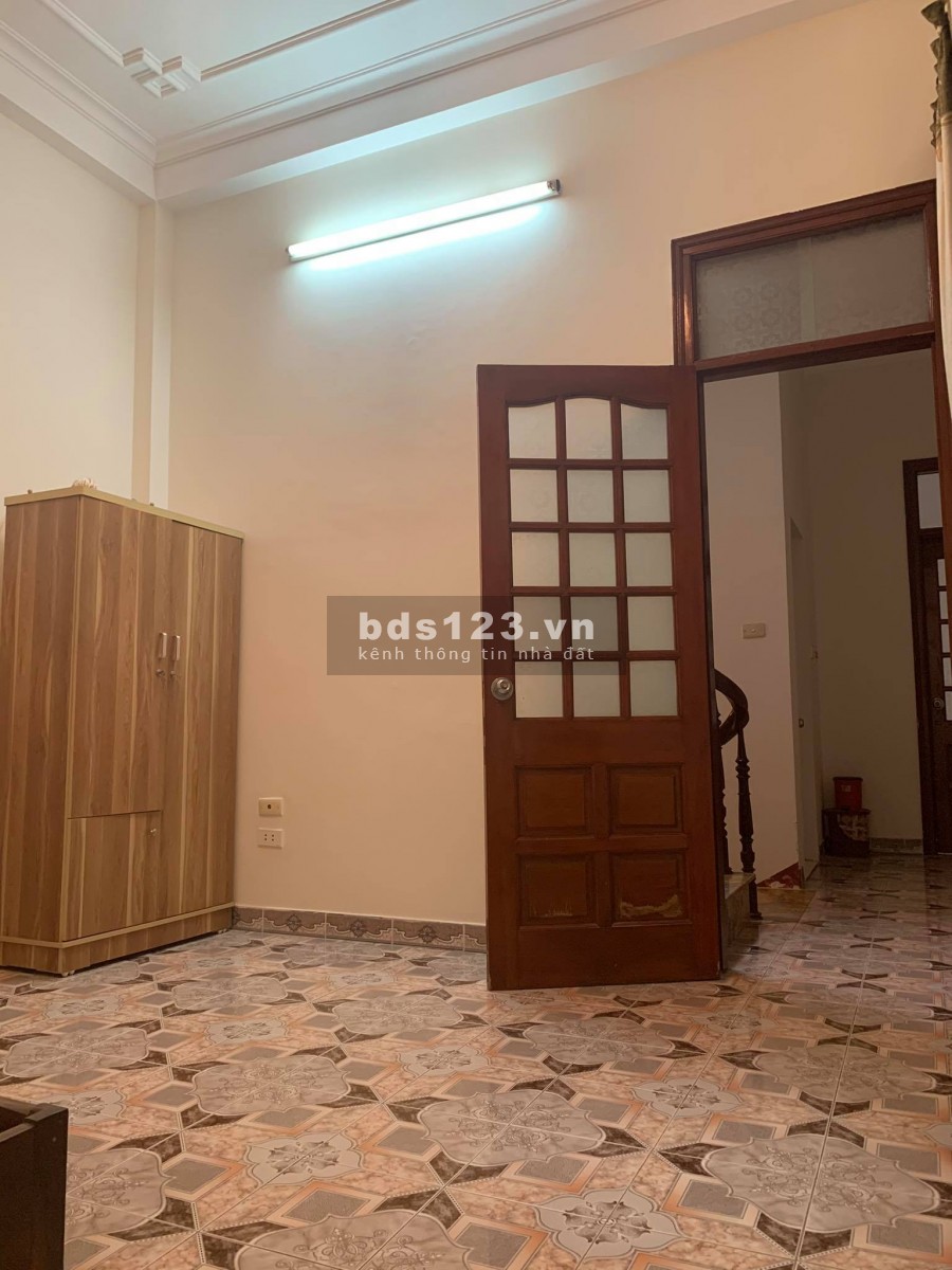 Chính chủ cần bán nhà ngõ 183 Vũ Tông Phan, 50m2 *4T,cách MP 20m, giá 4,2 tỷ.
