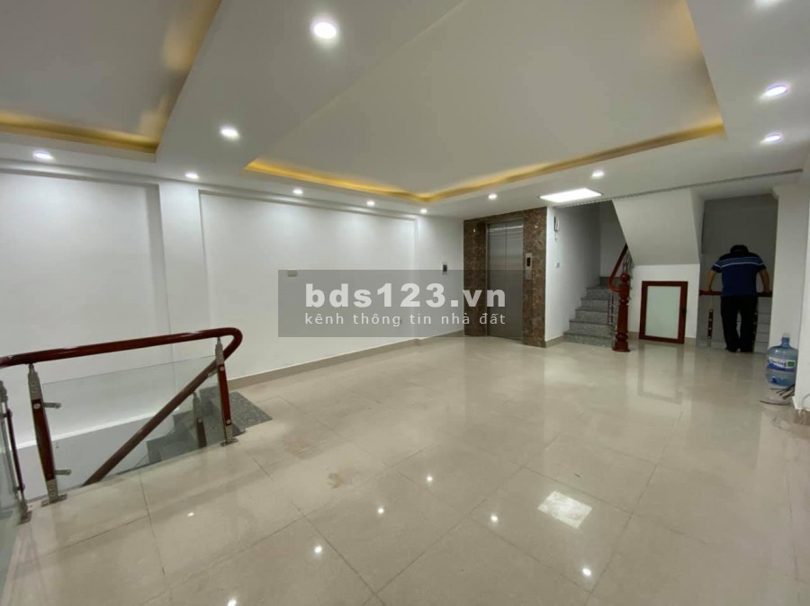 Cho thuê sàn văn phòng phố Nam Đồng Đống Da Diện tích: 100m2, xây 7 tầng, hầm để xe, mặt tiền 5m