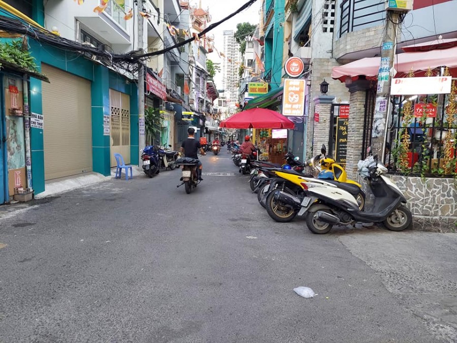 Bán nhà chính chủ Nguyễn Thị Tần, Quận 8, dt 108m2, 3 tầng đúc, giá 13.5 tỷ