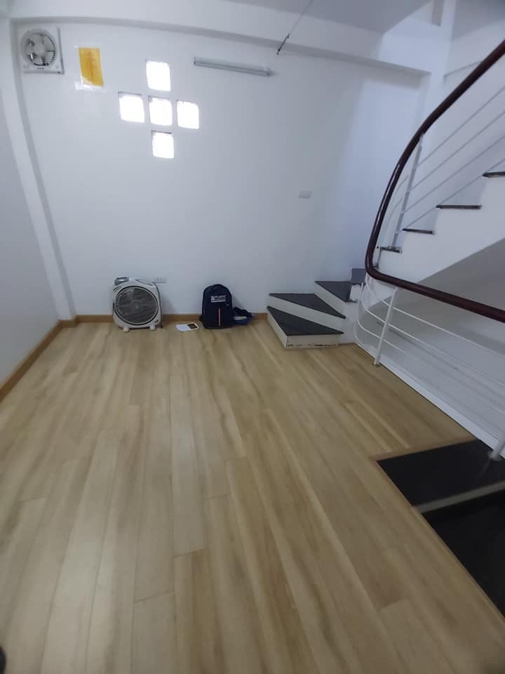 Bán nhà chỉ 1.85 tỷ sở hữu ngay nhà 25m2, 4 tầng, phố Nguyễn Văn Cừ, sổ đổ