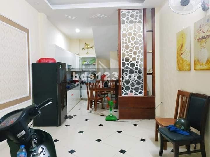 Sổ hồng trao tay, có ngay nhà đẹp, dt 35m2 trên phố Dương Quảng Hàm với giá hấp dẫn 3,95 tỷ
