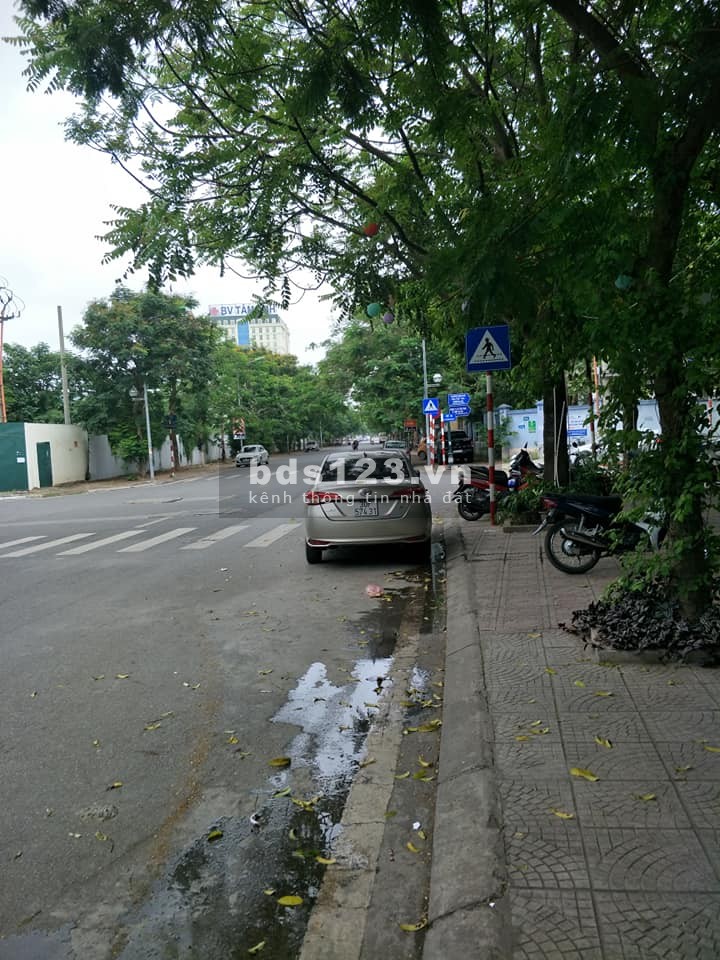 Mặt phố kinh doanh vô địch, vỉa hè đá bóng, kinh doanh đa ngành nghề, toàn nhà cho thuê 150 triệu/tháng