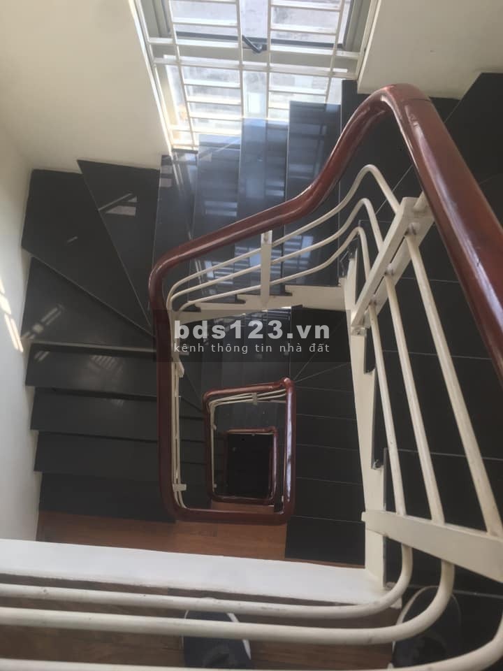 Nhỉnh 15tỷ mặt phố Hoàng Hoa Thám, Ba Đình dt 110m2, 6 tầng thang máy, mt rộng, hầm gara