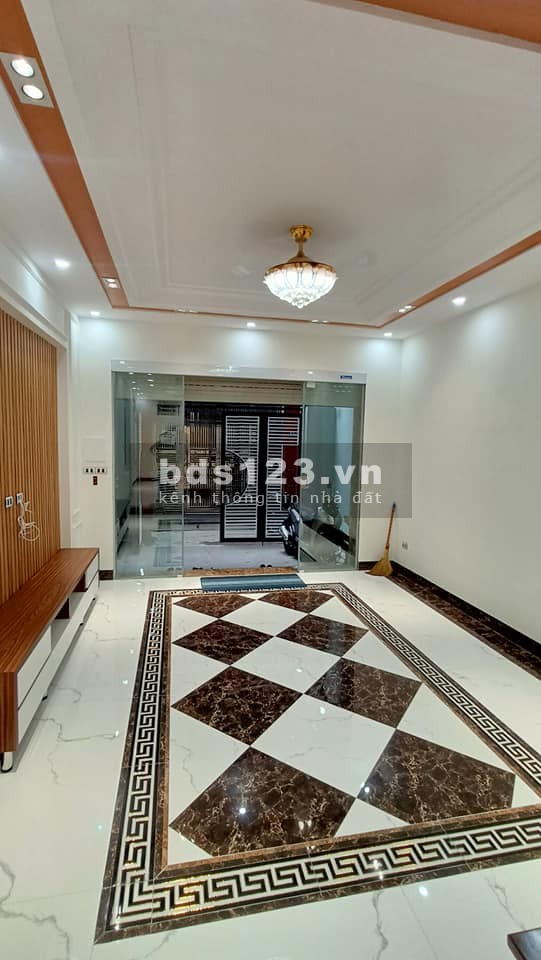 Nhỉnh 7 tỷ nhà đẹp khu Vip Cầu giấy, dt 57m2, 5 tầng, nhà mới đẹp long lanh